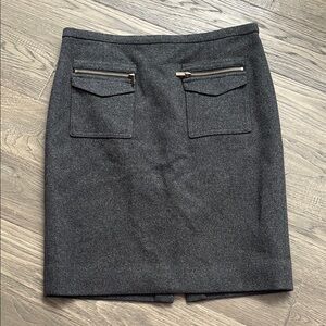 J.Crew | The Perfect Pencil Skirt in Grey / 70% Wool with Zipper Pockets Size 6